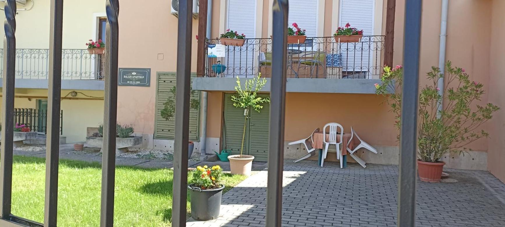 Balazs Apartman Eger Værelse billede